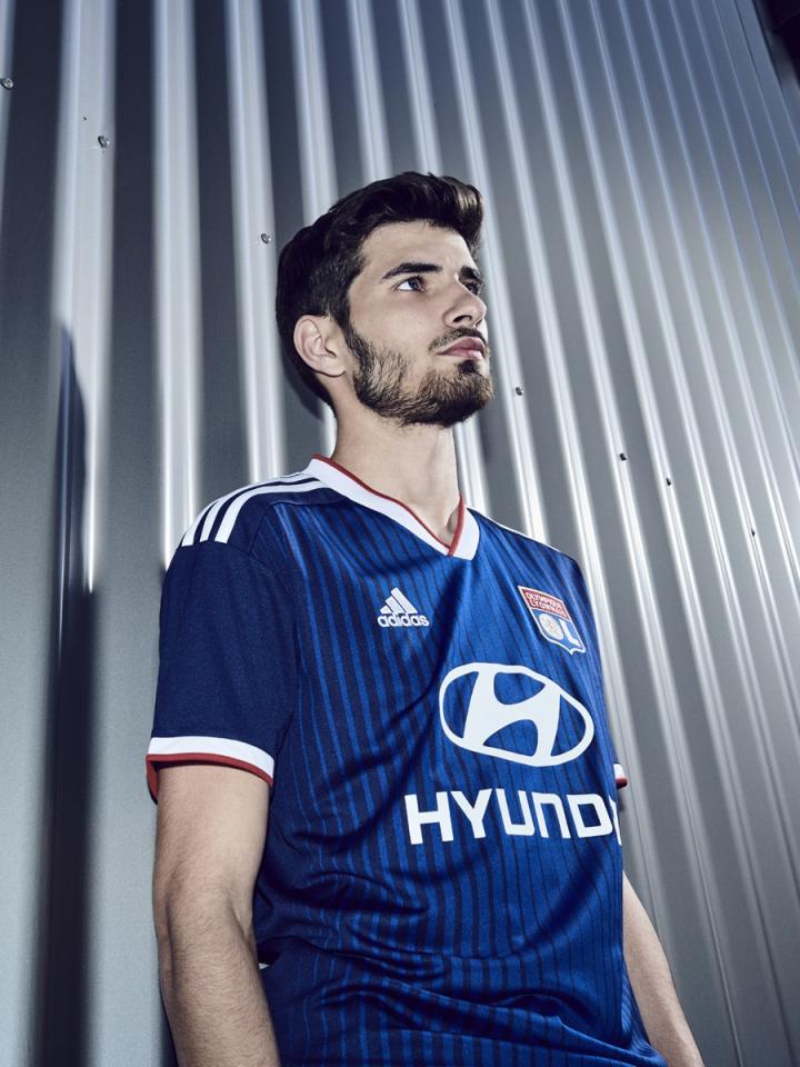 关于巴黎圣日耳曼内部会议纪要流出——清晨调整名单,荷甲使命明确,球队文化再被提及的信息-爱游戏官方入口