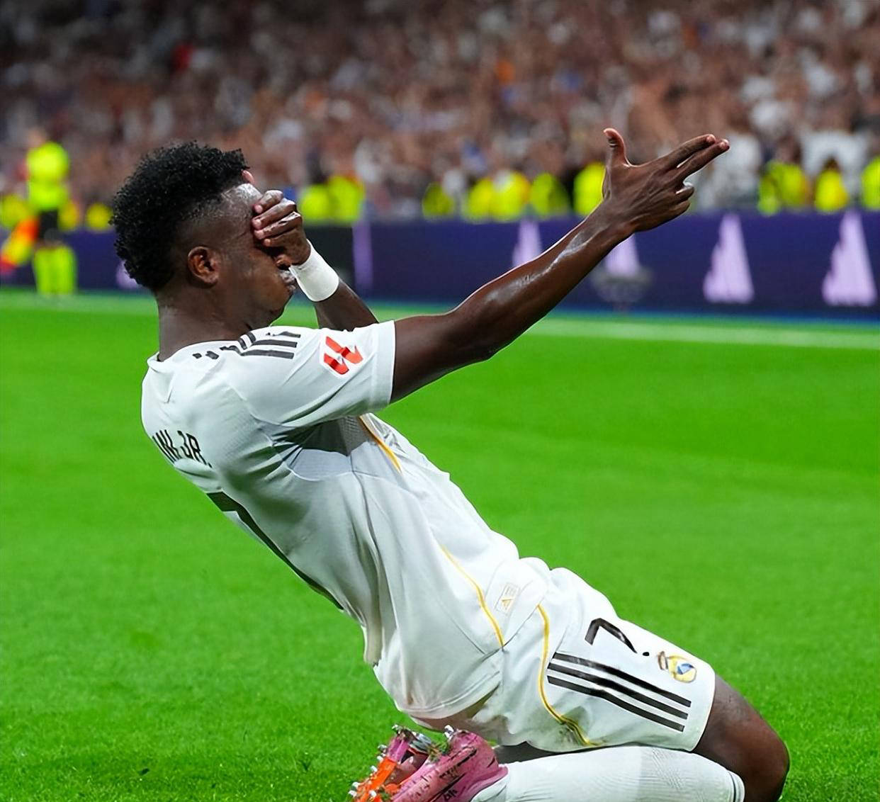 包含布鲁克林篮网发布备战花絮；窗口期伤情更新；西甲任务艰巨；轮换策略成焦点的词条-爱游戏